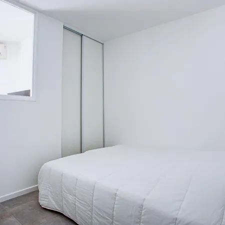 Apartment T2 Moderne Avec Terrasse Clim Parking Et Wifi - 4alb3 *