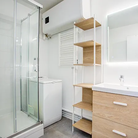 Apartment T2 Moderne Avec Terrasse Clim Parking Et Wifi - 4alb3 *